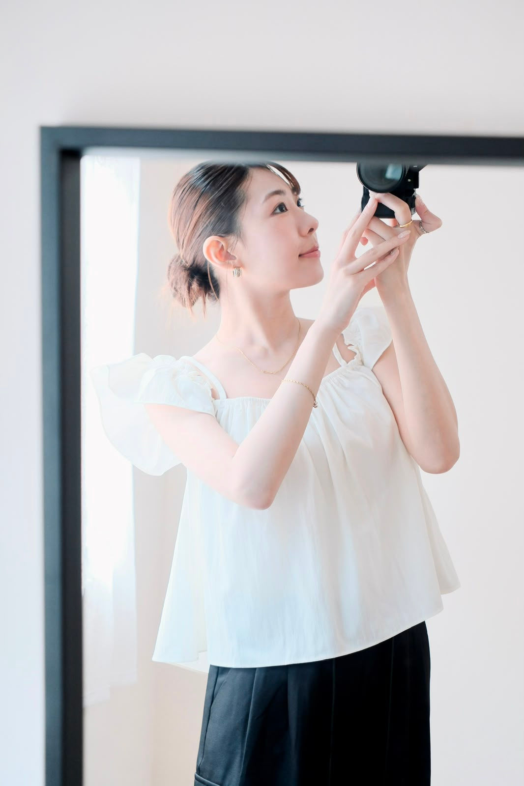 Novalee ivory faye 2 ways blouse