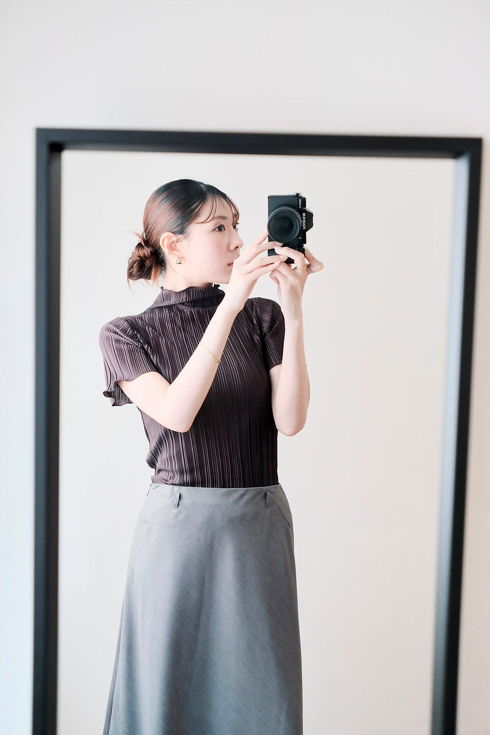 縮圖：glossy brownie pleated top 