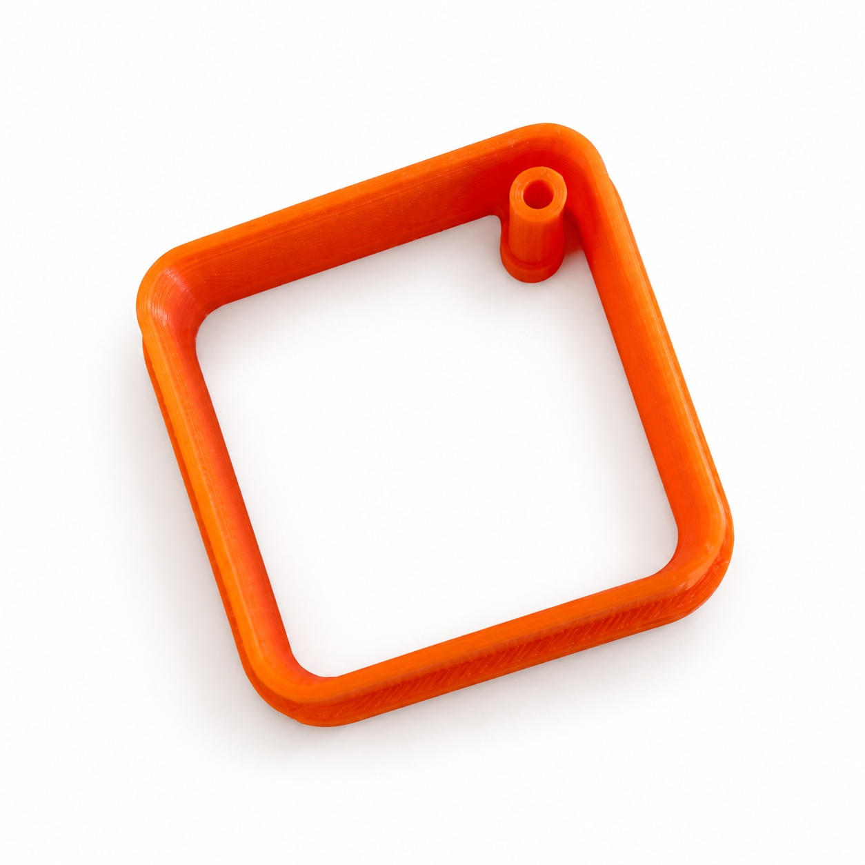 Emporte-pièce Carré Galet avec trou intégré pour créole, imprimé en 3D orange — Forméa