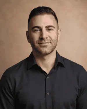 Headshot of Abel Garfias, Los Angeles Realtor.webp