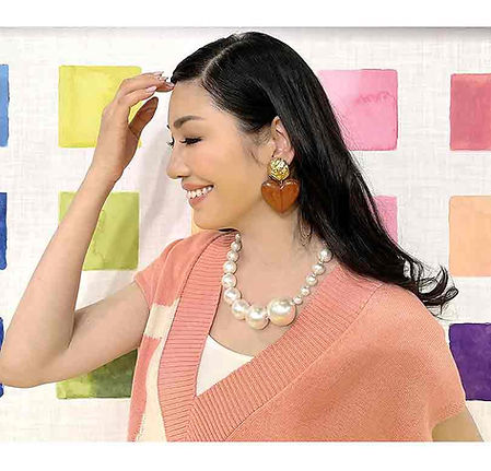 2106-Ane-Mika1 MOY Paris.jpg