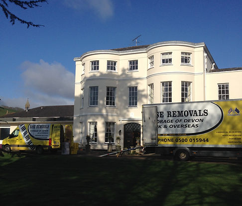 Moving company truck outside a large home in Torquay.