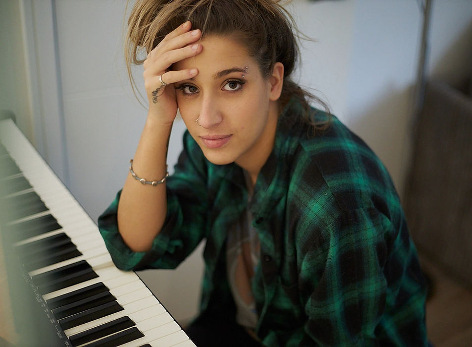 SaraB-piano_edited_edited.jpg