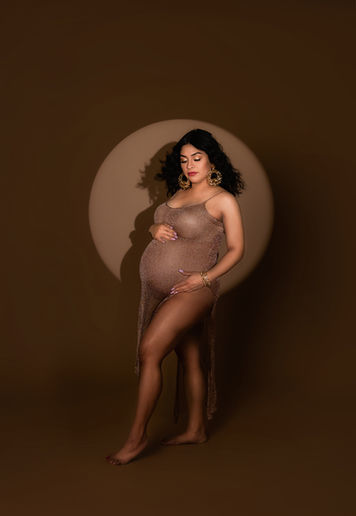Pregnant women captured by best Fresno California maternity photographer in Clovis California photography studio 