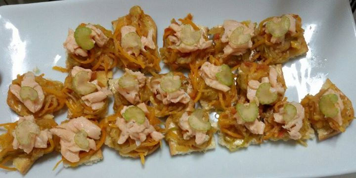 Canapés de Legumes com Ceviche de Salmão.