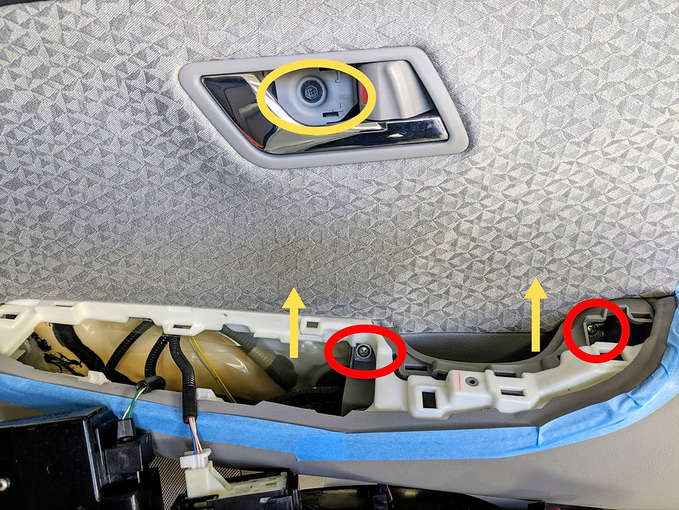 200系クラウン リアドア内張り取り外し2