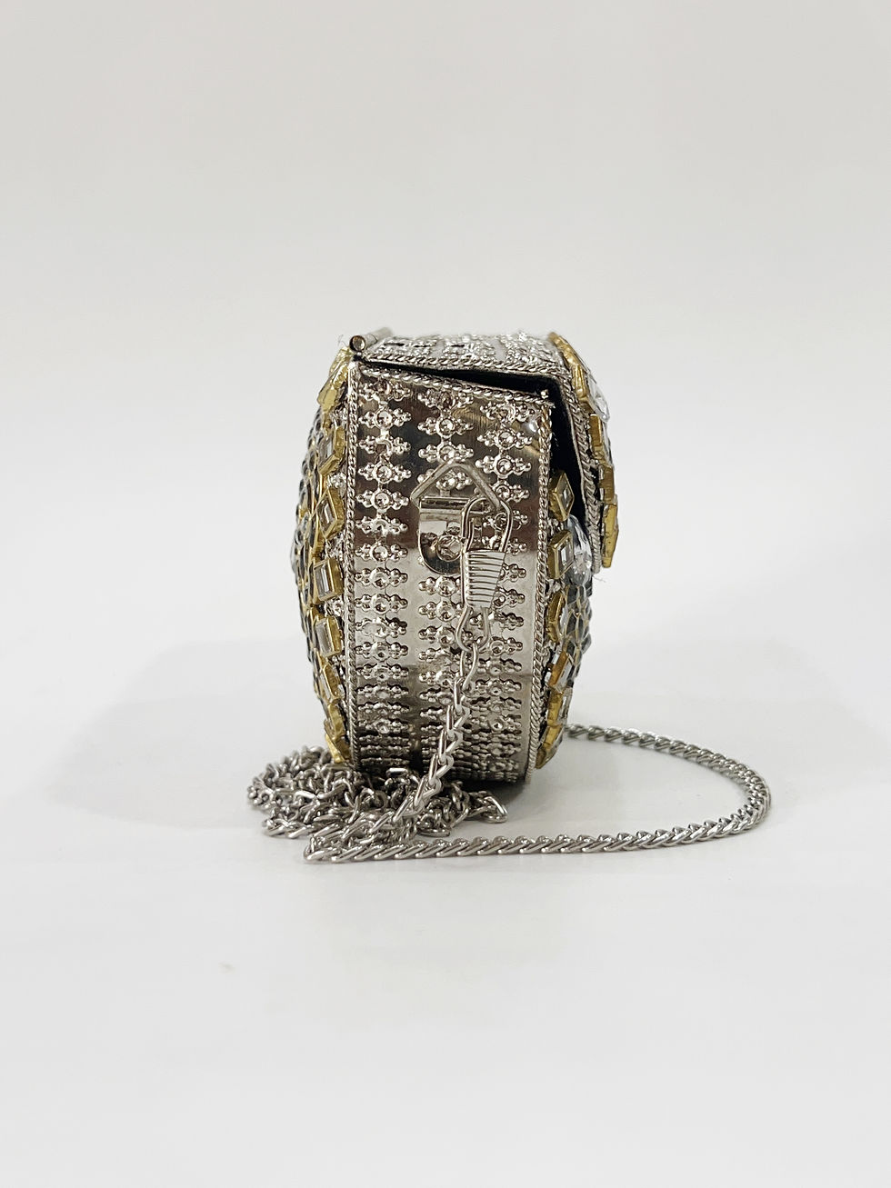 Thumbnail: Amara Kundan Clutch