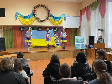 Лінійка "У всі віки єдина - соборна мати-Україна"