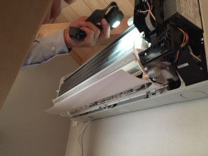 エアコン工事急に忙しく！