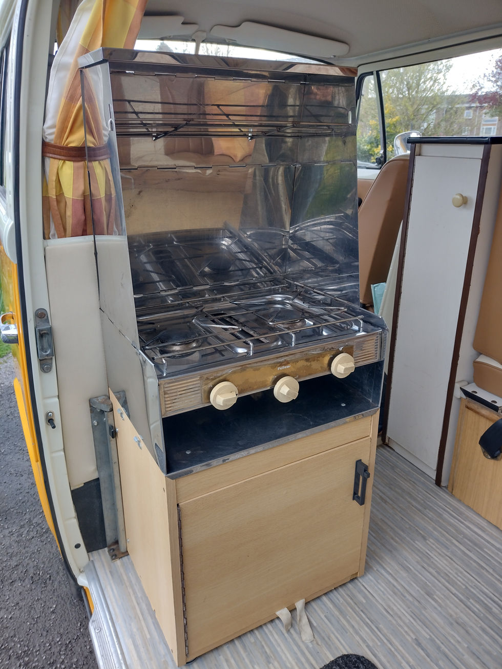 Original cooker with Calor gas cylinder in the cabinet below (with fire blanket inside)