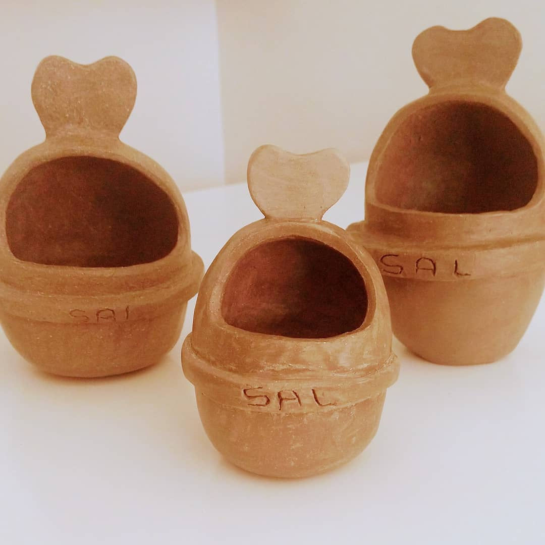 saleiro de cerâmica natural .