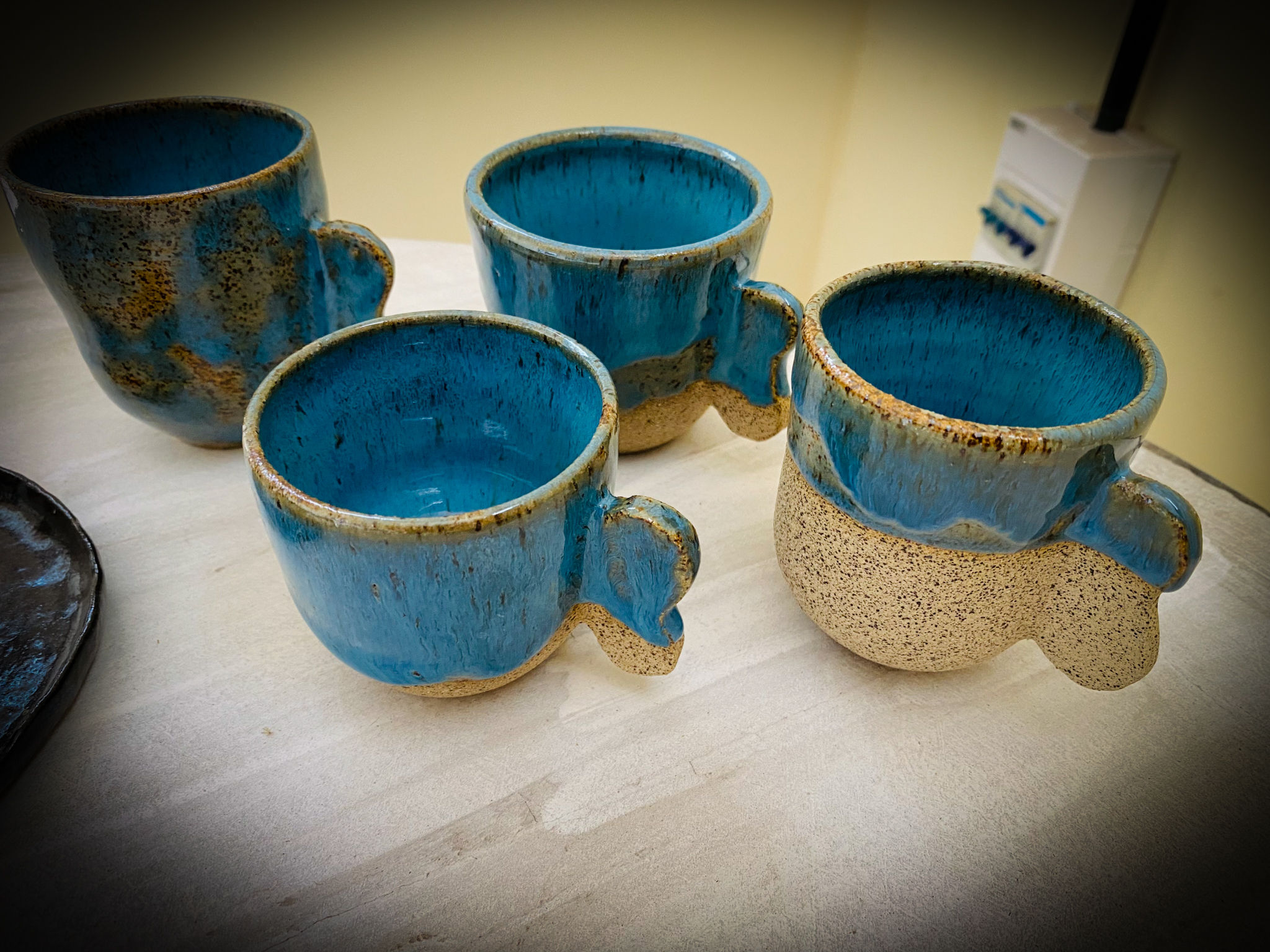 xícaras de capuccino ou cafe com leite meias