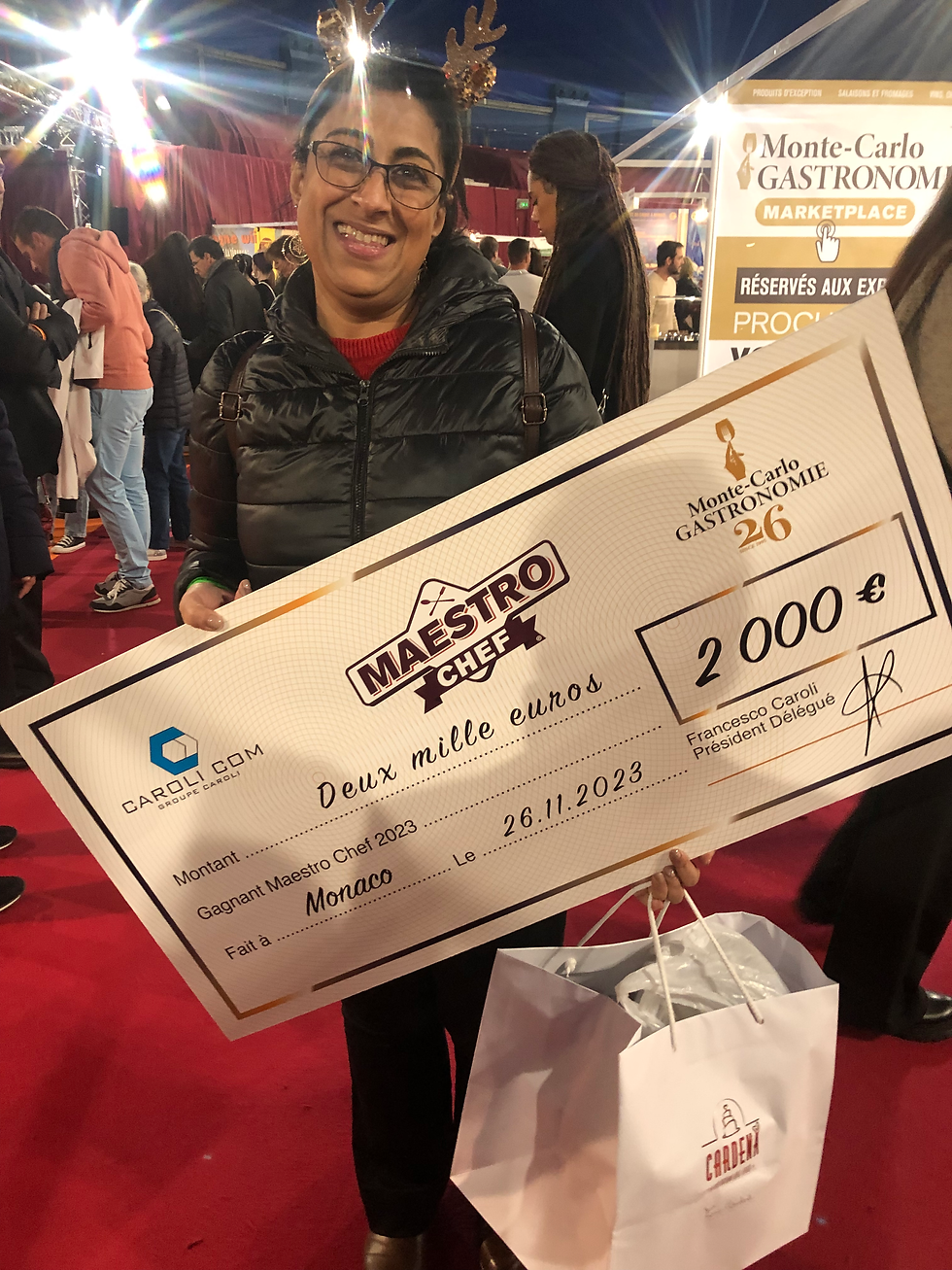 Giunto alla V edizione, Il concorso Maestro Chef, rivolto agli appassionati di cucina, mette in competizione 8 candidati che devono realizzare piatti il cui tema sarà svelato il giorno delle prove. La giuria è composta da grandi chef del Principato di Monaco oltre al vincitore della 4a edizione. I concorrenti vengono valutati in base a creatività, presentazione, gusto e anti-spreco. Gli 8 candidati vengono filmati e le immagini sono trasmesse sui social dello show. Il concorso è organizzato in collaborazione con l'Associazione Monaco Goût et Saveurs presieduta da Joël Garault.