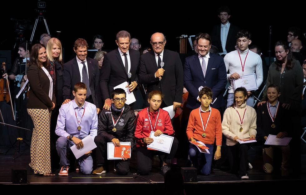 Lunghi applausi e una standing ovation di 5 minuti hanno salutato la vibrante performance dell’Orchestra Filarmonica di Lucca, composta da 54 elementi e diretta dal Maestro Andrea Colombini.