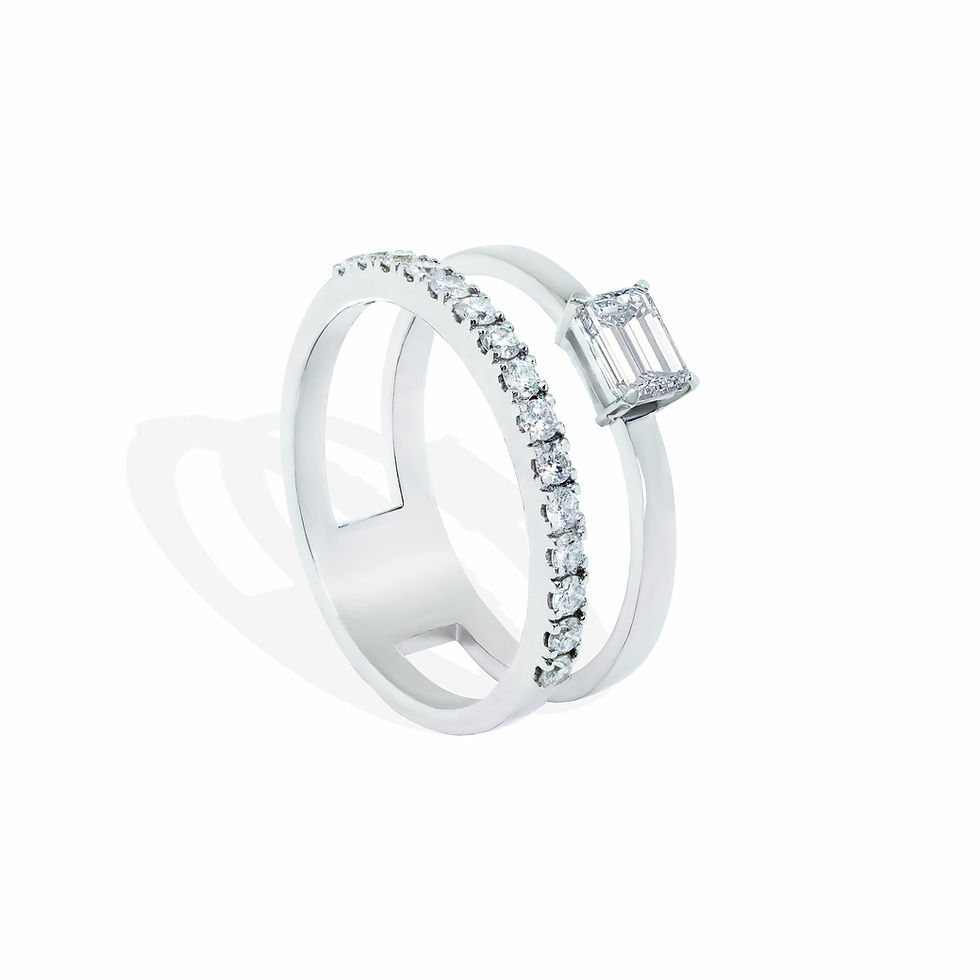 Каблучка "Баден-Баден" на світлому фоні