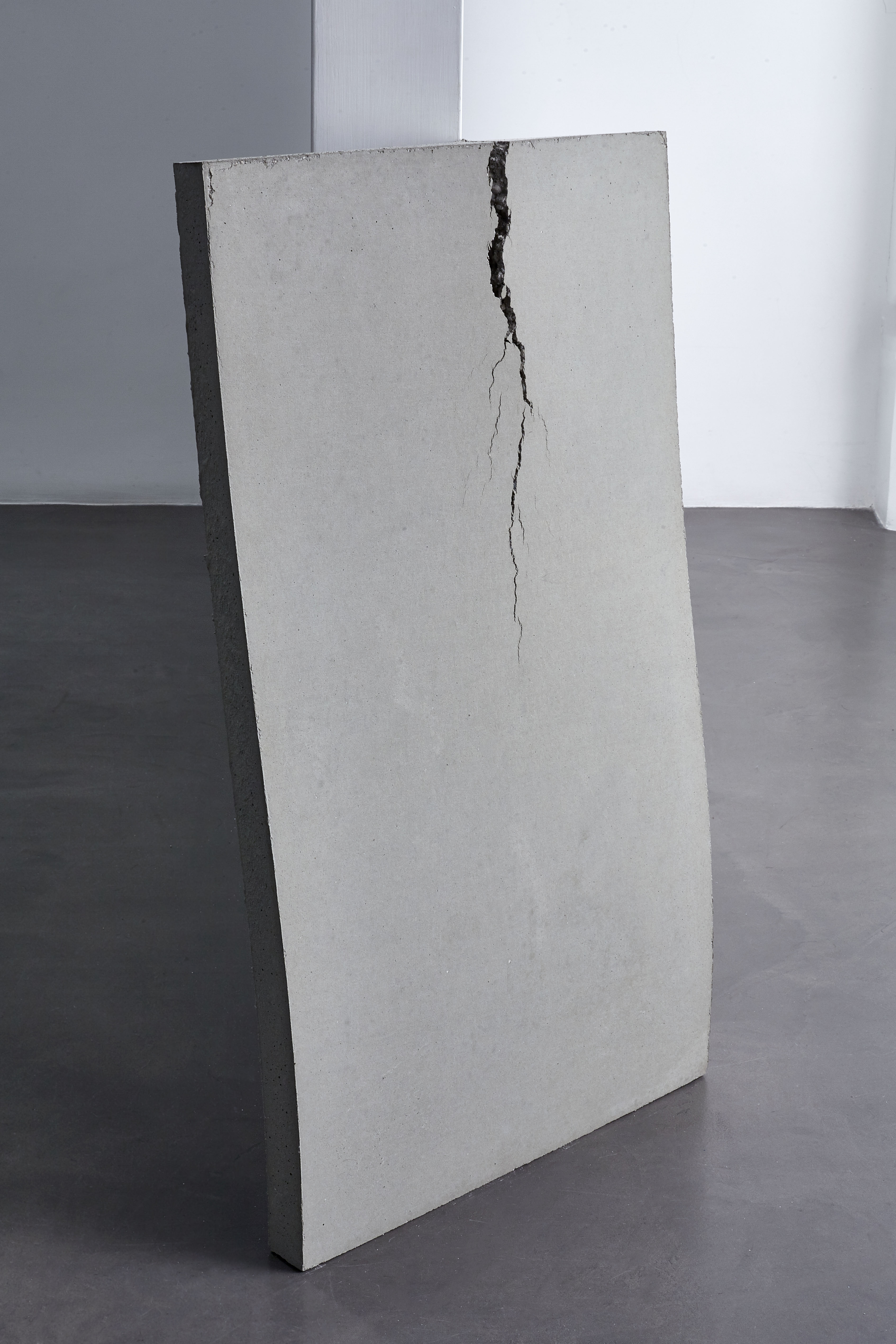 Christoph Weber, Beton (lehnend), 2019