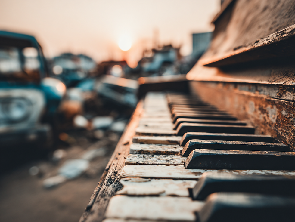 mf9_m9_An_old_piano_in_a_junkyard_at_sunset._Beautiful_warm_c_244b4495-4a1b-4456-aa94-7615