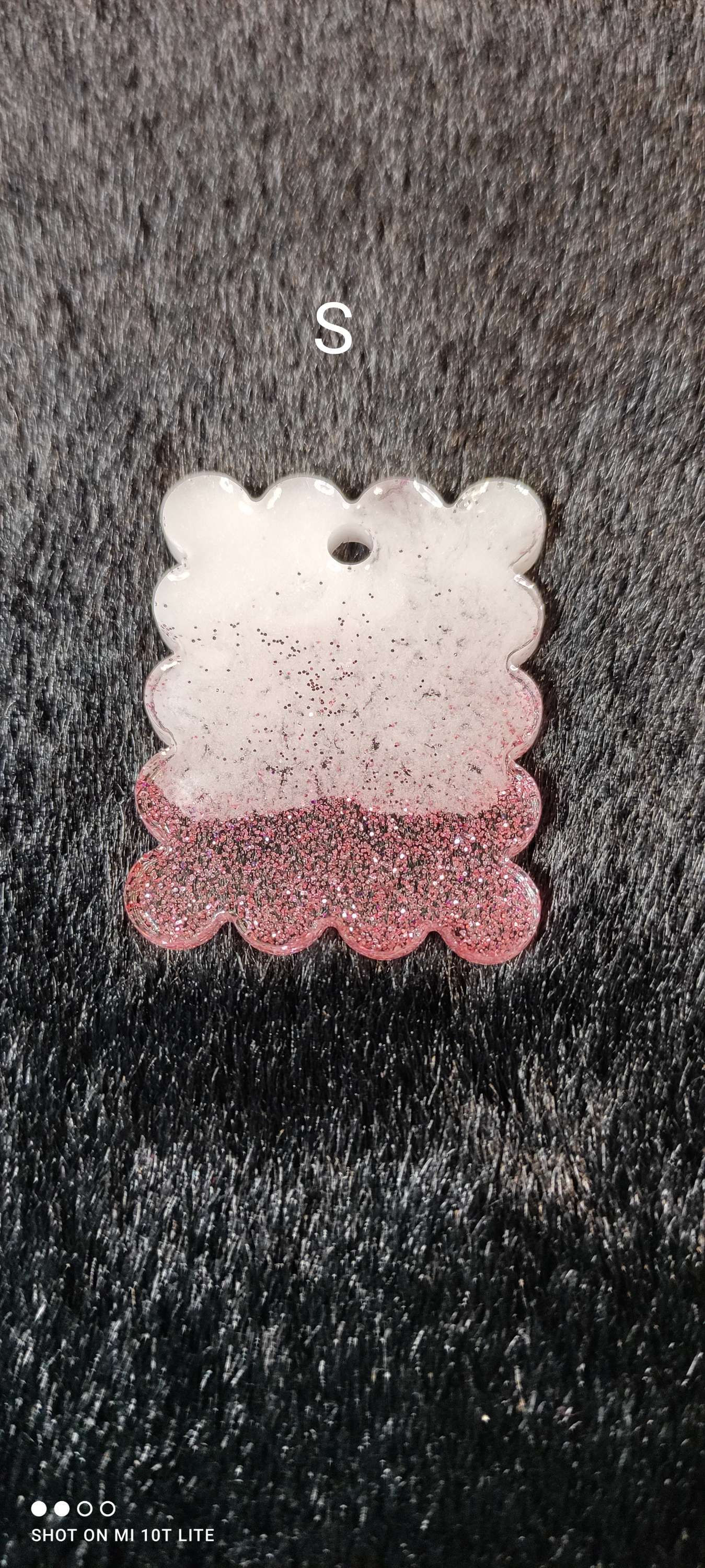 Les médailles "bicolores" paillettées et blanc