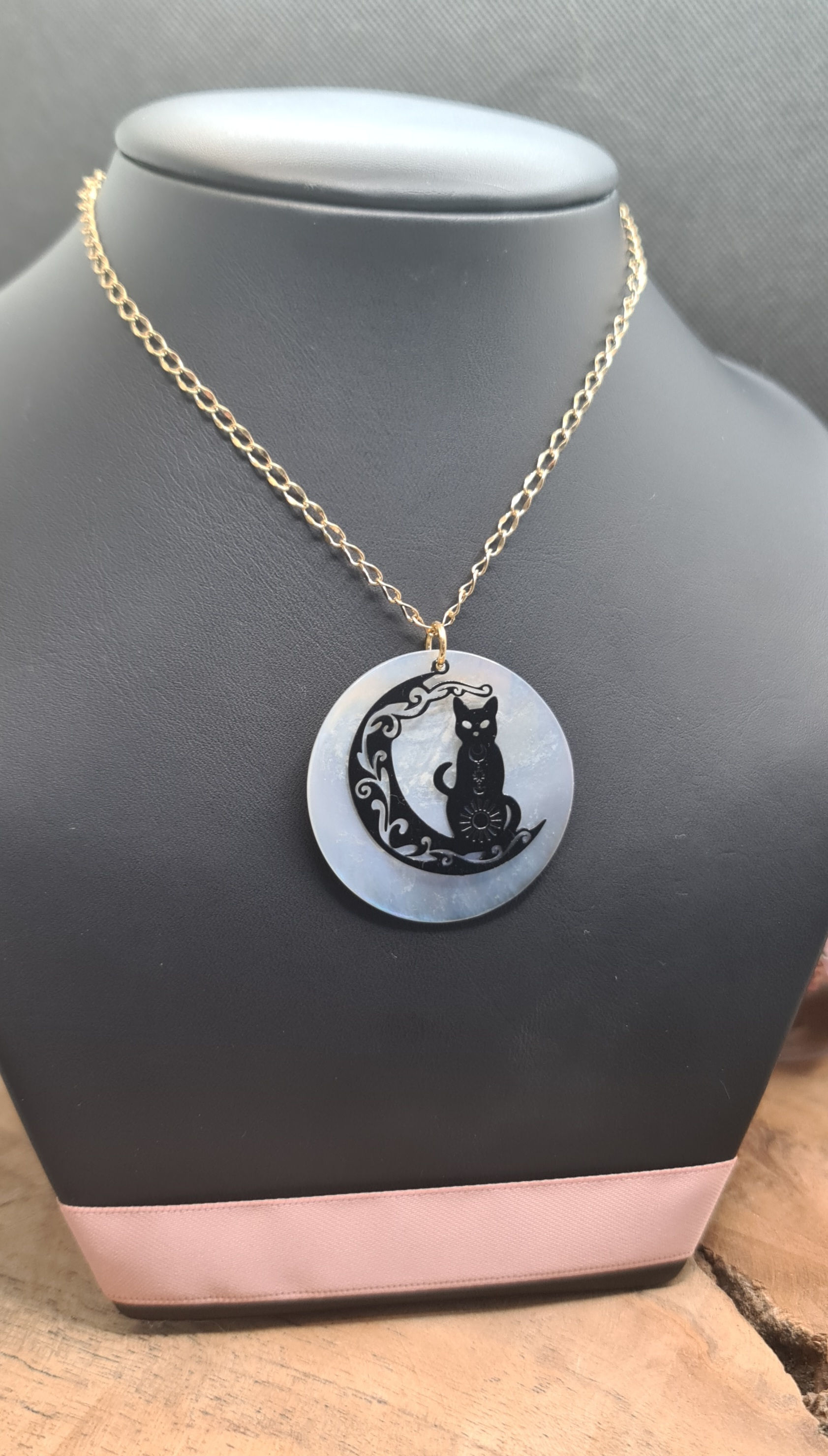 Collier "chat croissant de lune"