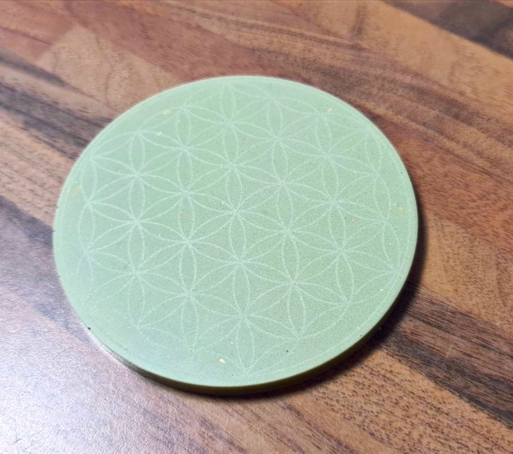 Petit plateau avec fleur de vie/ sous verre....