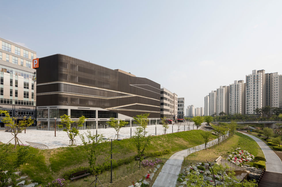 Louver Parking Lot_02_WEB.jpg