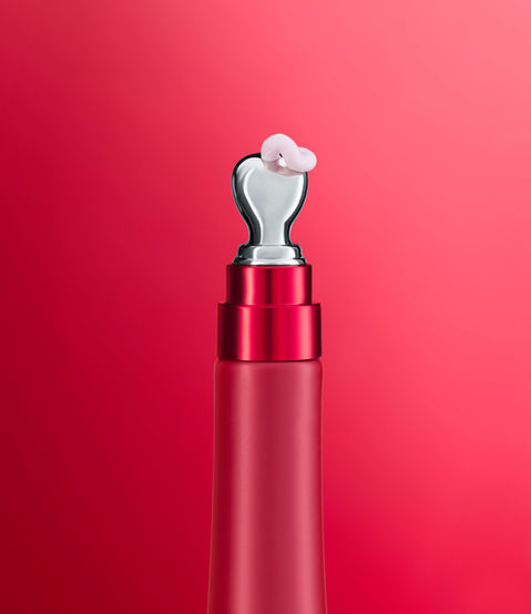 Ponds Youthful Miracle Hexyl Retinol beauty cosmetics serum photography