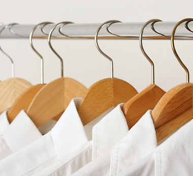 Gebügelt Weiß Shirts