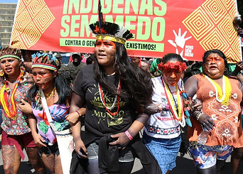 Indigenous_women_protesting_CEDLA_event.jpg