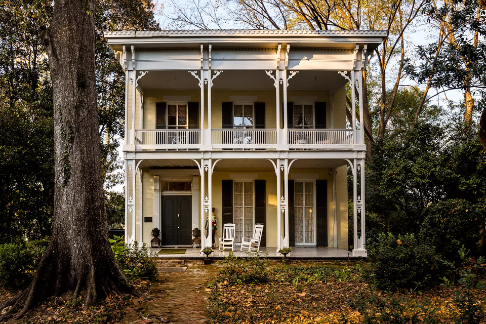 mcraven-house-vicksburg-ms-architecture-bobb-house-historic-landmark-haunted.jpg.webp