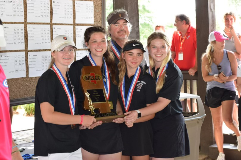 Long Beach Lady Bearcats golfers