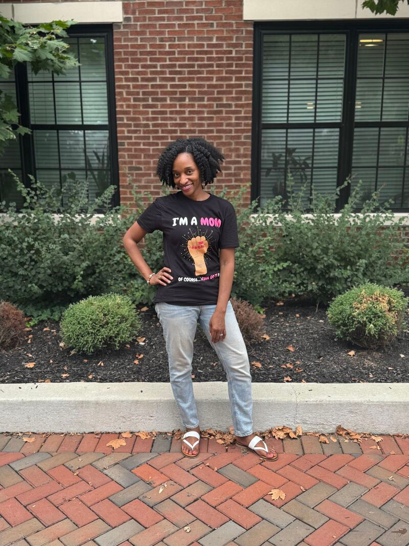 Amber Mabry wearing custom "I'm A Mom... Of course I can do it all" t-shirt