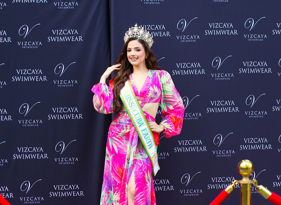 Miss Earth Cuba 2026, Adrianna Carrandi en el evento de Miss Vizcaya Swimwear durante la semana de moda Swim Week Miami