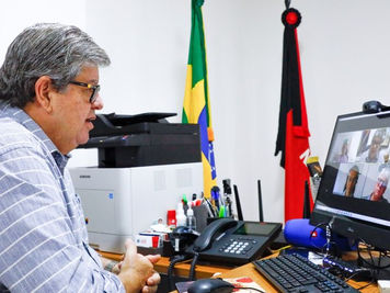 João Azevêdo discute investimentos do Procase II na agricultura familiar com representantes do Fida