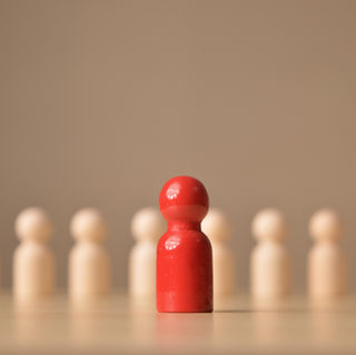 „Kann mal jemand entscheiden?“ – Warum selbstorganisierte Teams oft in Entscheidungsstarre geraten