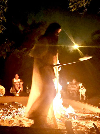 ראיה הולכת סביב המדורה