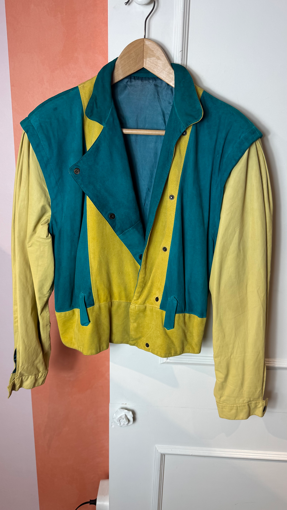 Thumbnail: Suède Suit