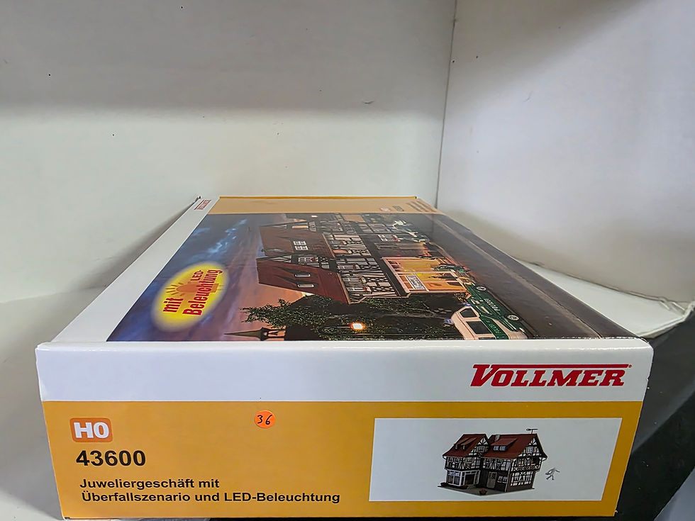 Thumbnail: Vollmer Jewelry store with robbery 43600 HO Scale 