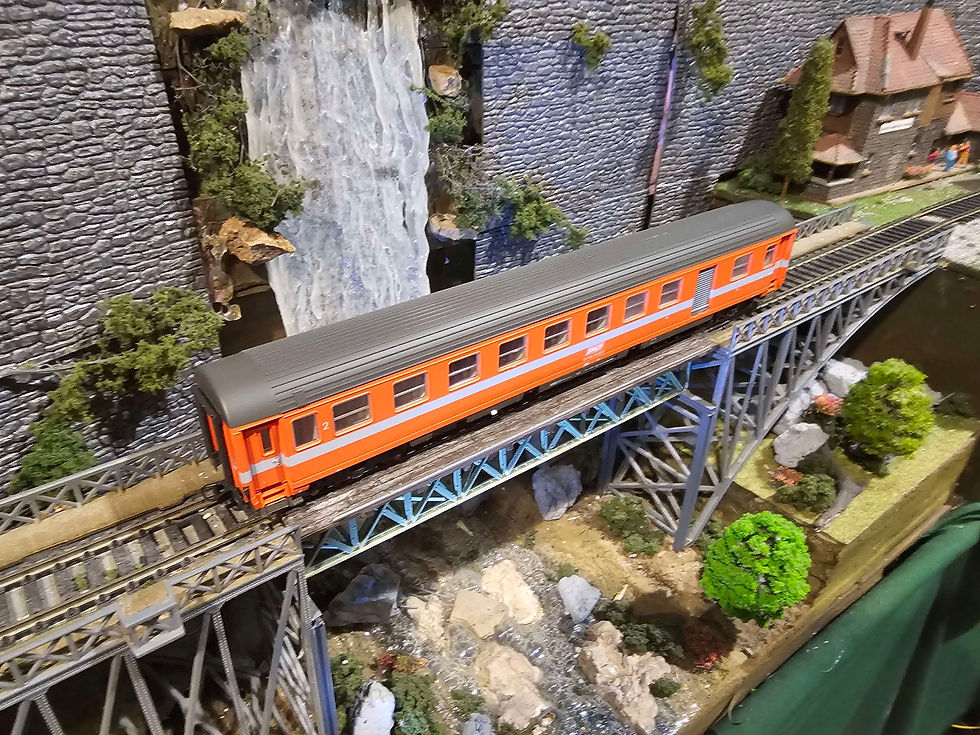 Thumbnail: Roco SNCF Passenger Car 4223b HO scale DC 