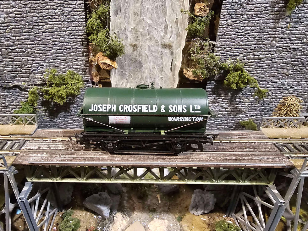 Thumbnail: Mainline Railways British Crosfields Tank wagon 937395 OO Scale DC 