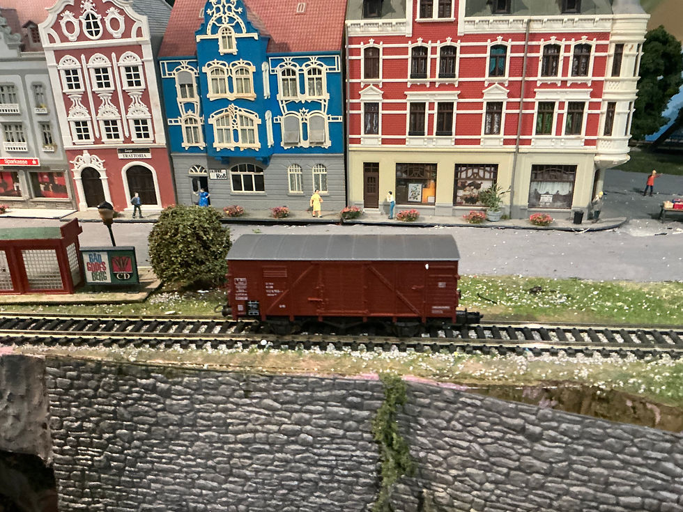 Thumbnail: Roco DB freight car 46001. HO scale DC