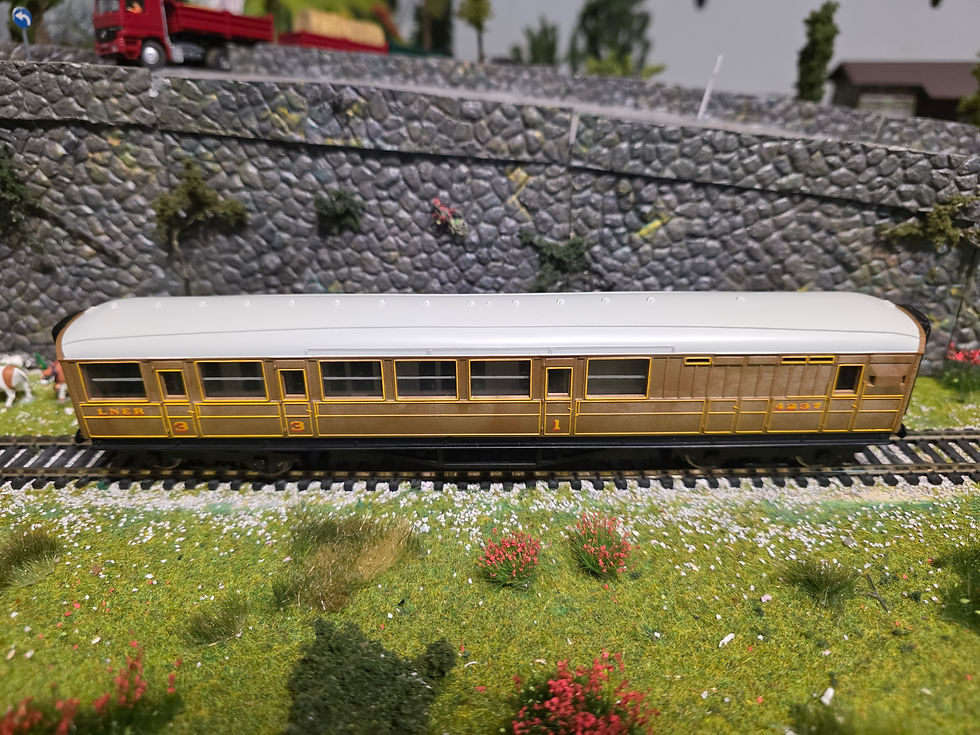 Thumbnail: Hornby LNER Wood Passenger Car 8 OO Scale DC 