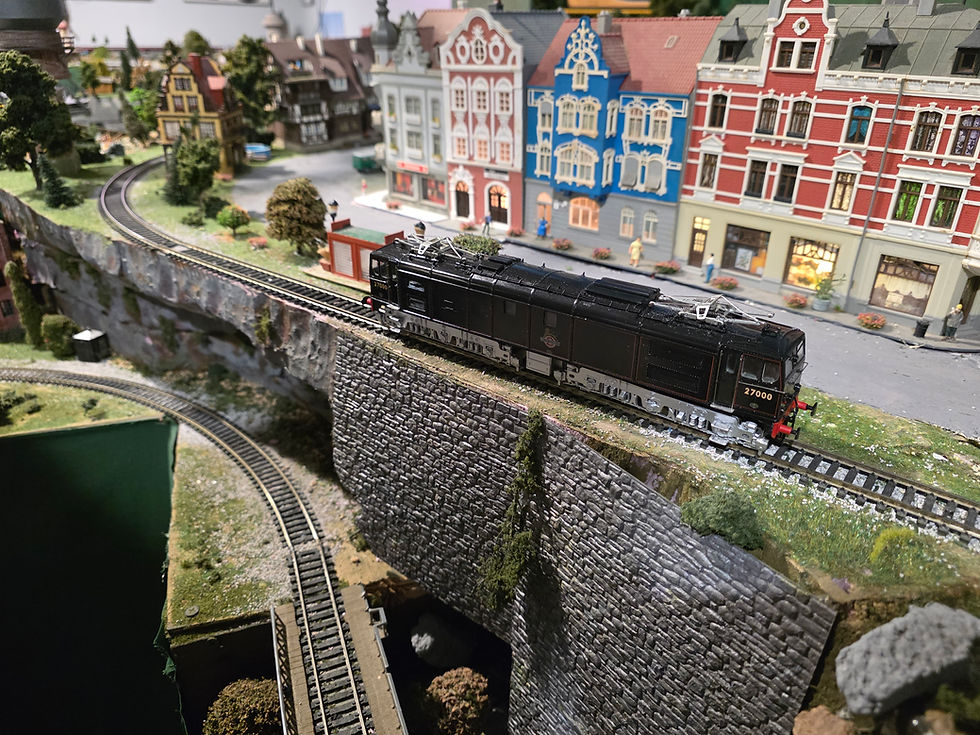 Thumbnail: Heljan BR Glass Black EM2 Electric Locomotive 77001 OO Scale DCC Ready
