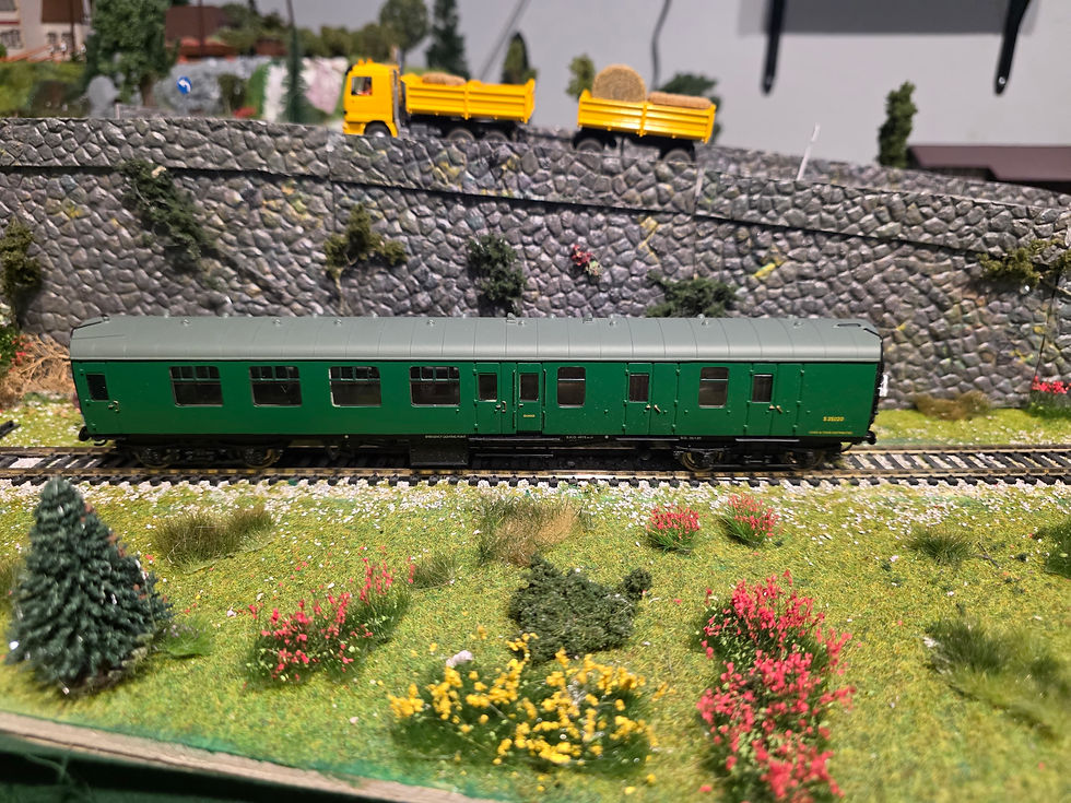Thumbnail: Bachmann Branchline BR MK1 Corridor Coach 39-028 OO Scale DC