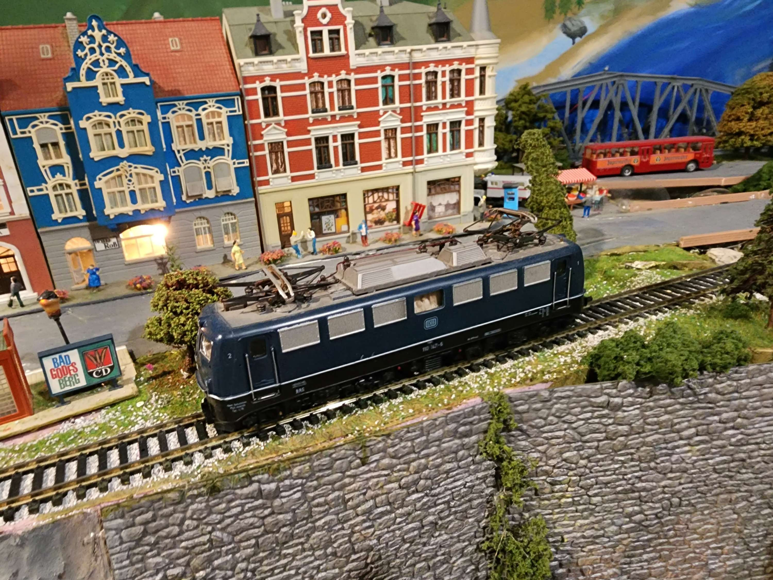 Roco DB BR 110 Electric Locomotive HO Scale DC