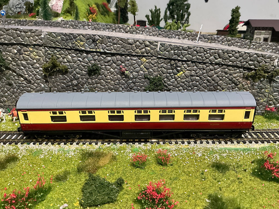 Thumbnail: Dapol BR corridor Coach 4p-010-011 OO scale DC