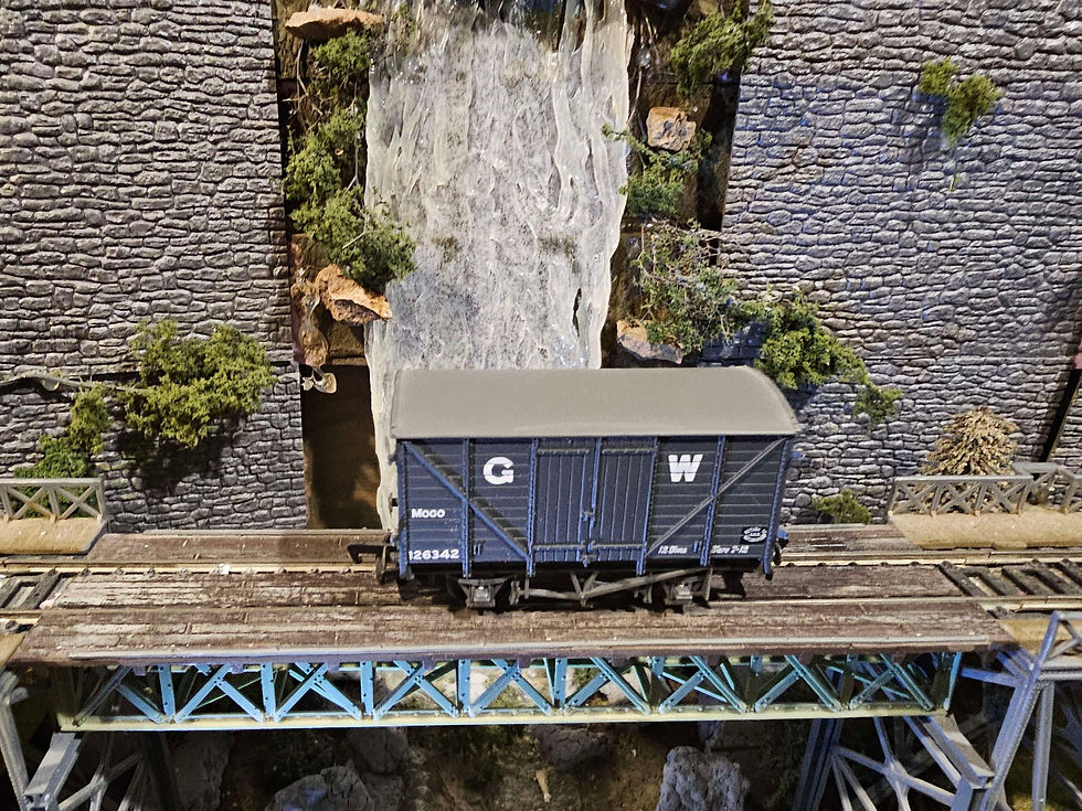 Thumbnail: Mainline Railways GWR 12 ton Mogo 37430 OO Scale DC