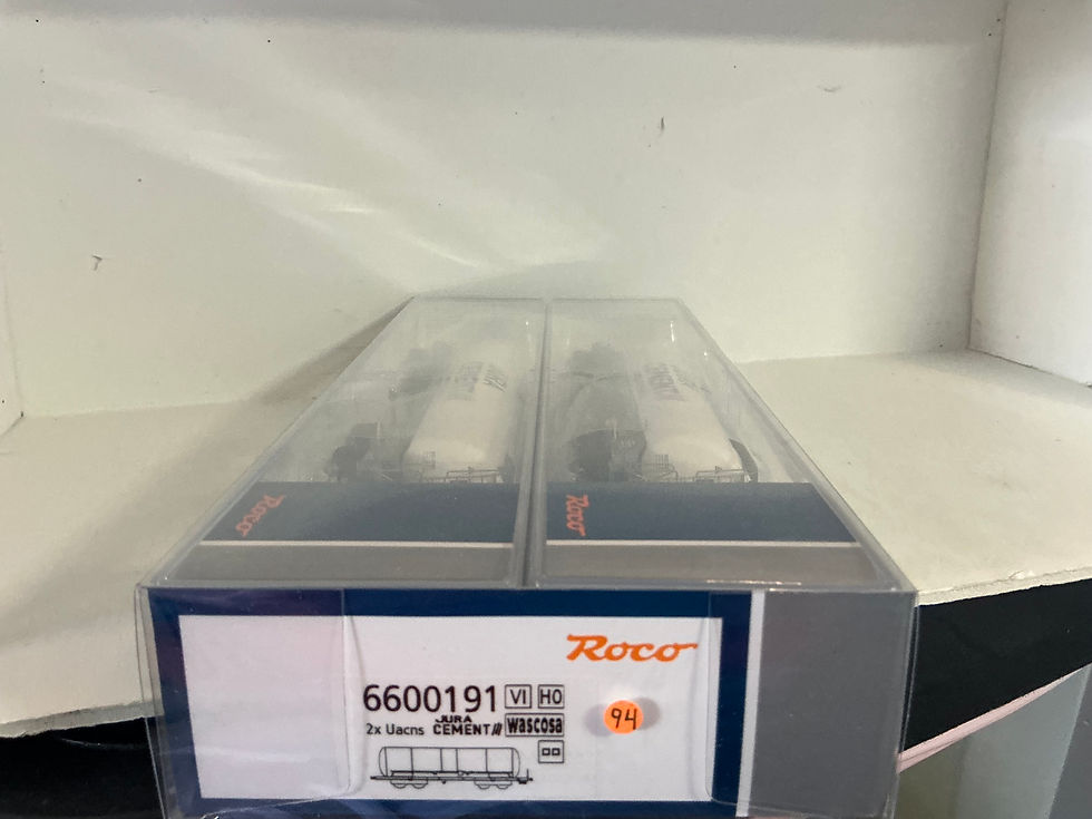 Thumbnail: Roco Jura Cement tank car set 6600191 HO scale DC