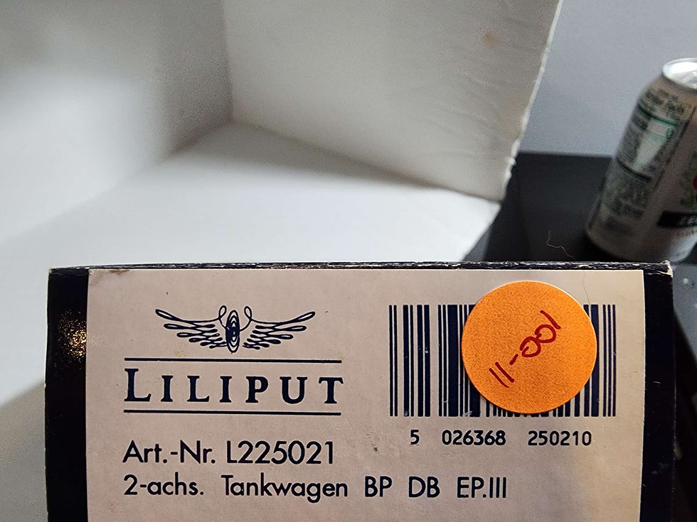 Thumbnail: Liliput DB BP Tank Car L225021 HO scale DC