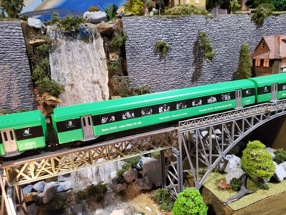 Thumbnail: Liliput Bahn 2000 passenger car set884 HO scale DC