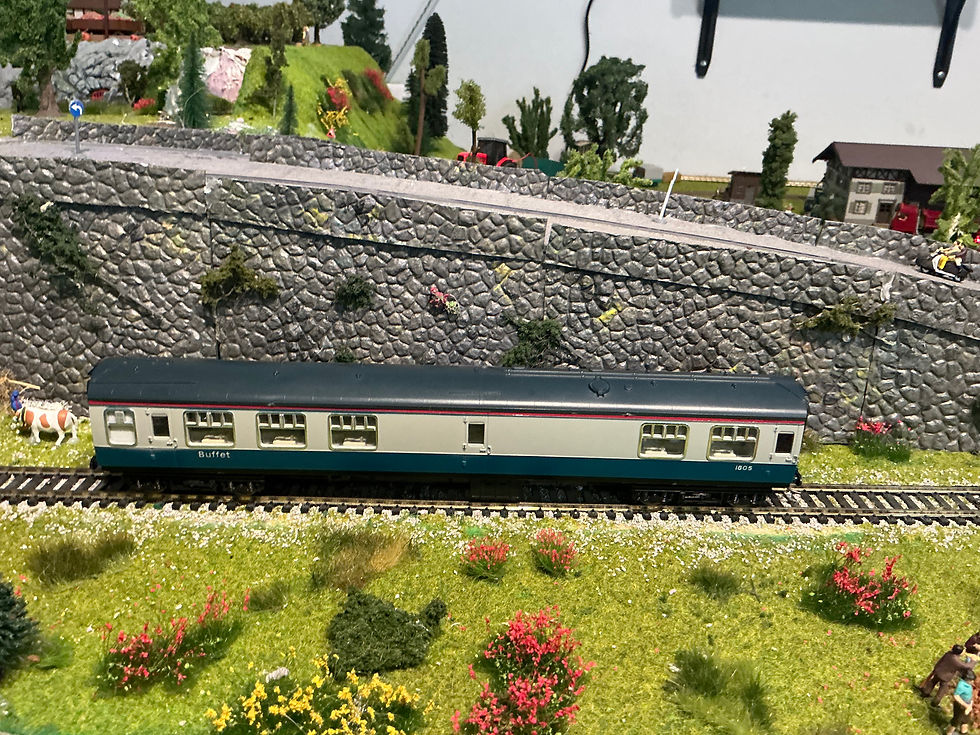 Thumbnail: Hornby BR inter city buffet car R.844 OO scale DC